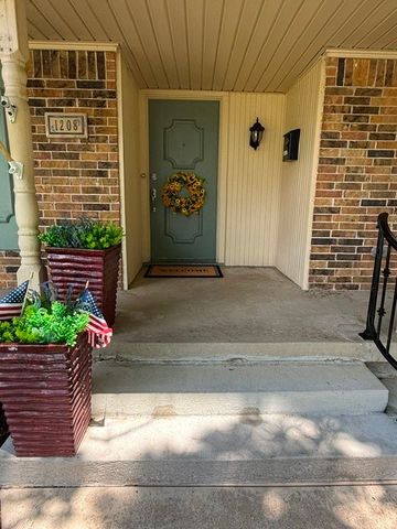 1208 N Cottonwood Drive, Richardson, TX 75080