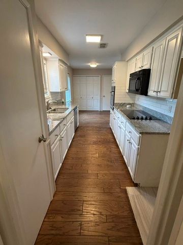 1208 N Cottonwood Drive, Richardson, TX 75080