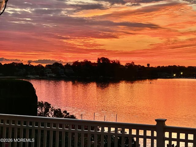 31 Cranmoor Drive, Toms River, NJ 08753