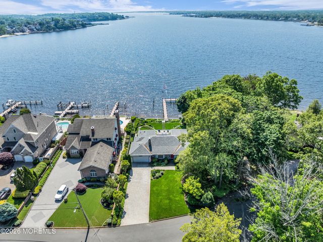 31 Cranmoor Drive, Toms River, NJ 08753