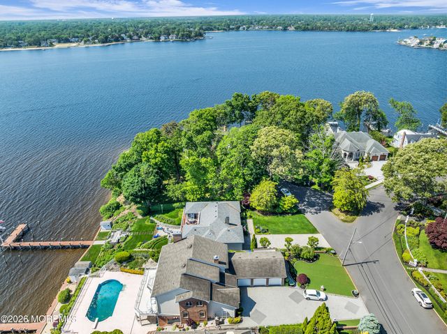 31 Cranmoor Drive, Toms River, NJ 08753