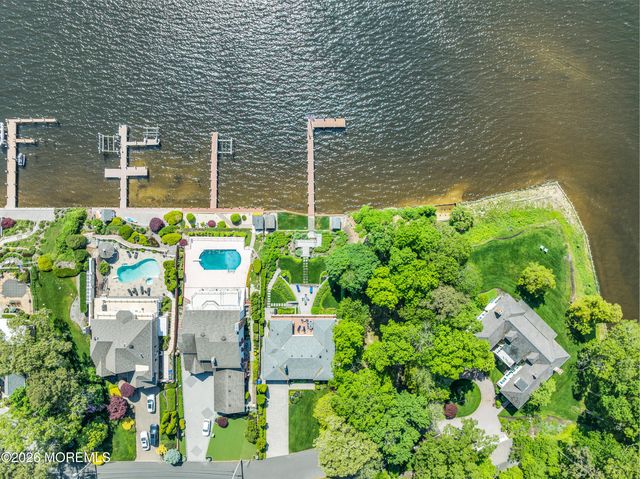 31 Cranmoor Drive, Toms River, NJ 08753