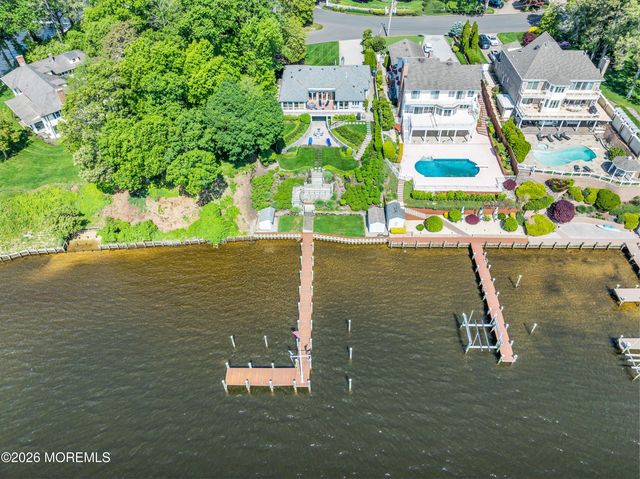 31 Cranmoor Drive, Toms River, NJ 08753