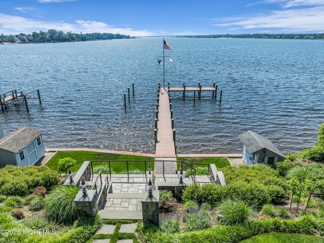 31 Cranmoor Drive, Toms River, NJ 08753
