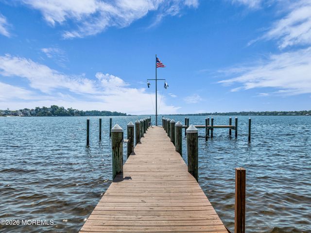 31 Cranmoor Drive, Toms River, NJ 08753