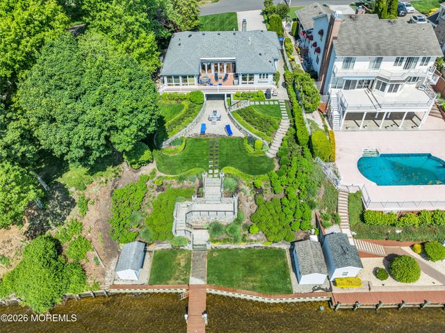 31 Cranmoor Drive, Toms River, NJ 08753