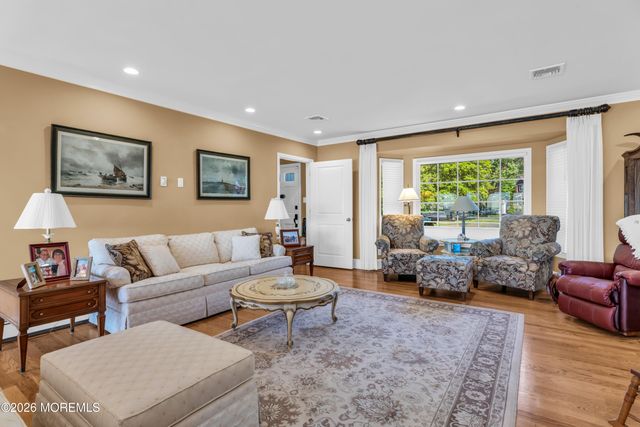 31 Cranmoor Drive, Toms River, NJ 08753