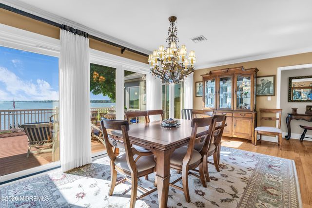 31 Cranmoor Drive, Toms River, NJ 08753