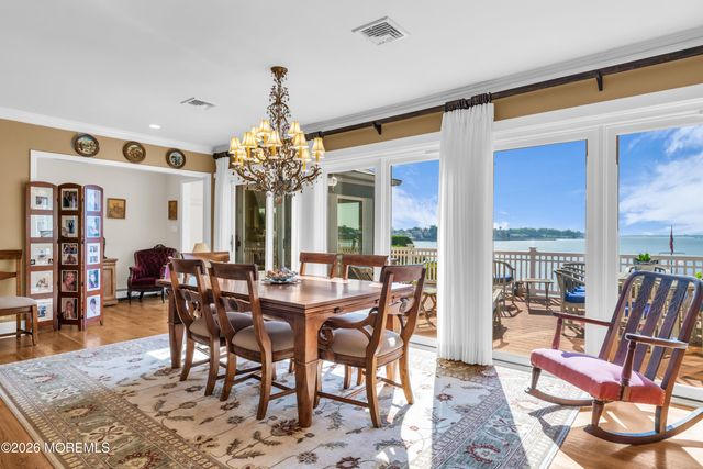 31 Cranmoor Drive, Toms River, NJ 08753