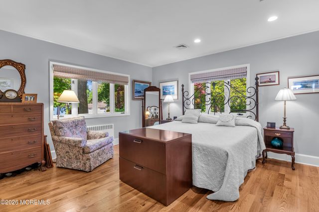 31 Cranmoor Drive, Toms River, NJ 08753