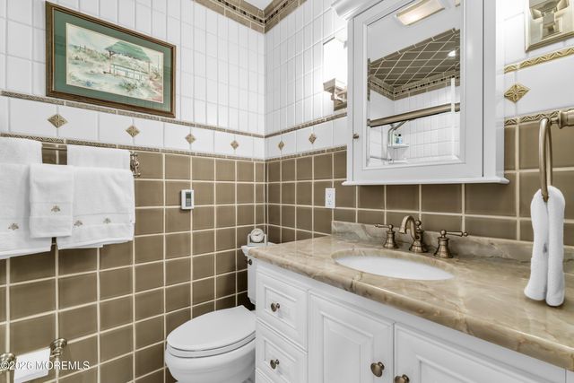 31 Cranmoor Drive, Toms River, NJ 08753