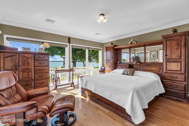 31 Cranmoor Drive, Toms River, NJ 08753