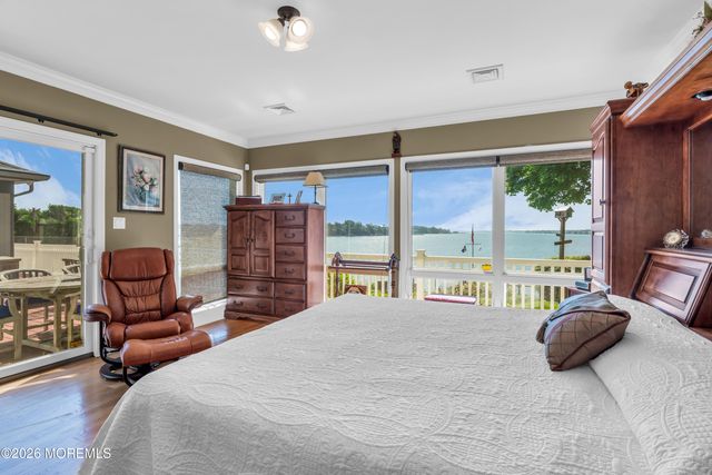 31 Cranmoor Drive, Toms River, NJ 08753