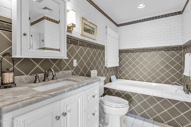 31 Cranmoor Drive, Toms River, NJ 08753