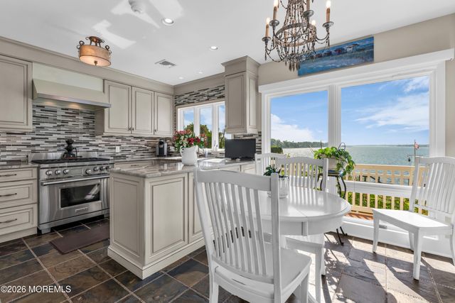 31 Cranmoor Drive, Toms River, NJ 08753