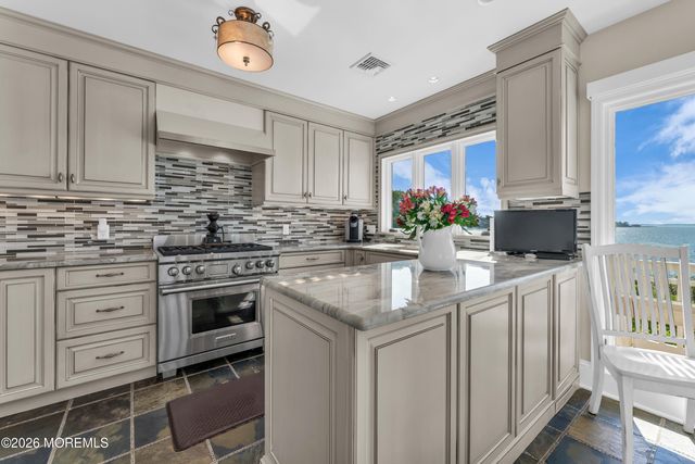 31 Cranmoor Drive, Toms River, NJ 08753