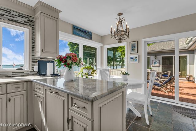 31 Cranmoor Drive, Toms River, NJ 08753