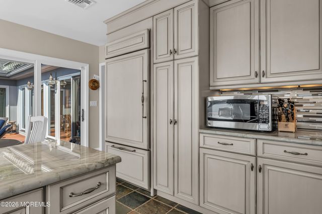 31 Cranmoor Drive, Toms River, NJ 08753