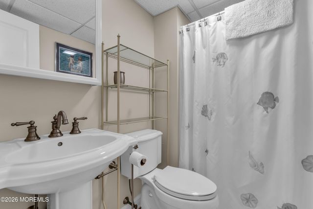 31 Cranmoor Drive, Toms River, NJ 08753