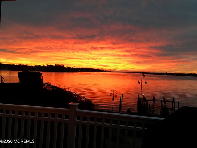 31 Cranmoor Drive, Toms River, NJ 08753