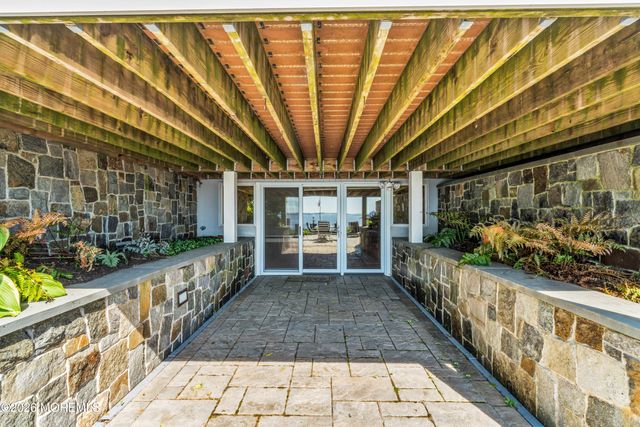 31 Cranmoor Drive, Toms River, NJ 08753
