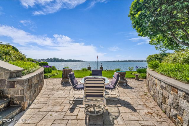 31 Cranmoor Drive, Toms River, NJ 08753