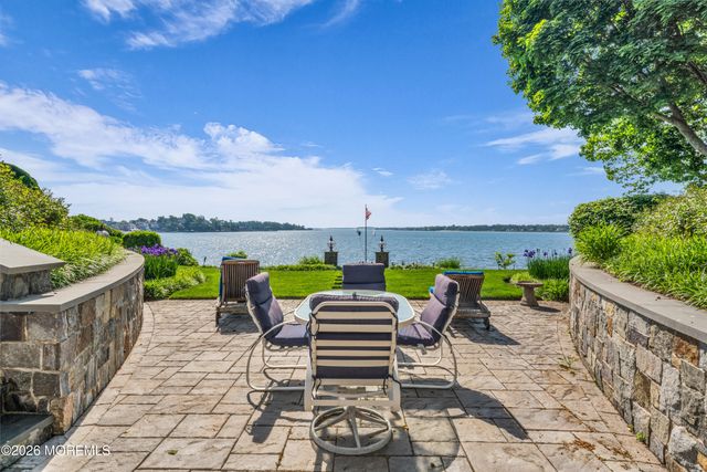 31 Cranmoor Drive, Toms River, NJ 08753
