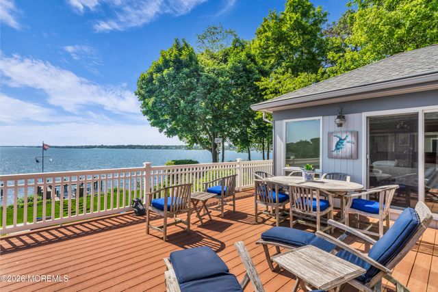 31 Cranmoor Drive, Toms River, NJ 08753