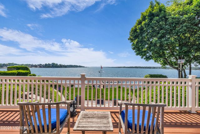 31 Cranmoor Drive, Toms River, NJ 08753