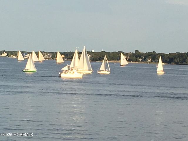 31 Cranmoor Drive, Toms River, NJ 08753