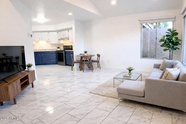 7331 N 44th ave Avenue, Glendale, AZ 85301