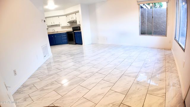 7331 N 44th ave Avenue, Glendale, AZ 85301