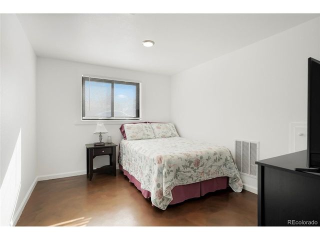 2341 Oakland St, Aurora, CO 80010