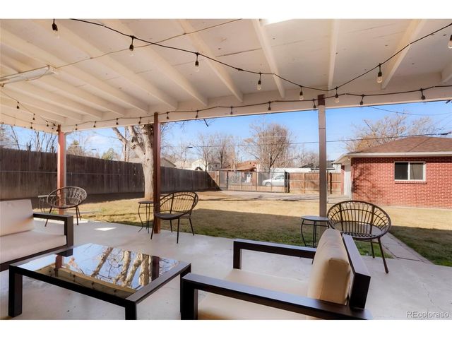 2341 Oakland St, Aurora, CO 80010