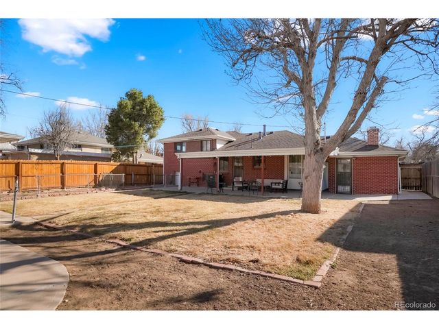 2341 Oakland St, Aurora, CO 80010