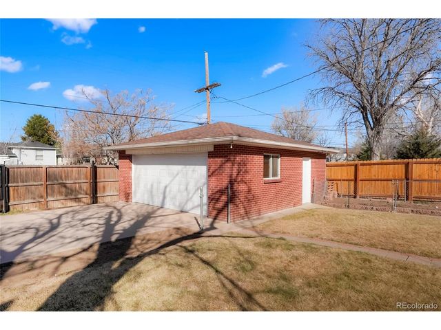 2341 Oakland St, Aurora, CO 80010