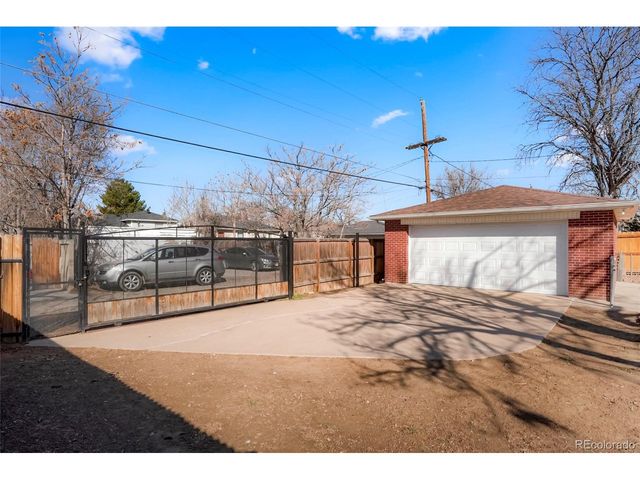 2341 Oakland St, Aurora, CO 80010