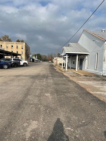 202 NE 2nd ST, Smithville, TX 78957