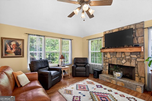 511 W Mcintosh Road, Brooks, GA 30205