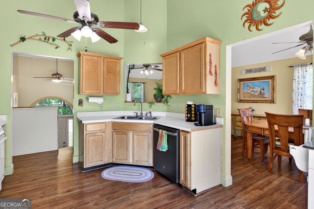511 W Mcintosh Road, Brooks, GA 30205
