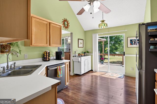 511 W Mcintosh Road, Brooks, GA 30205