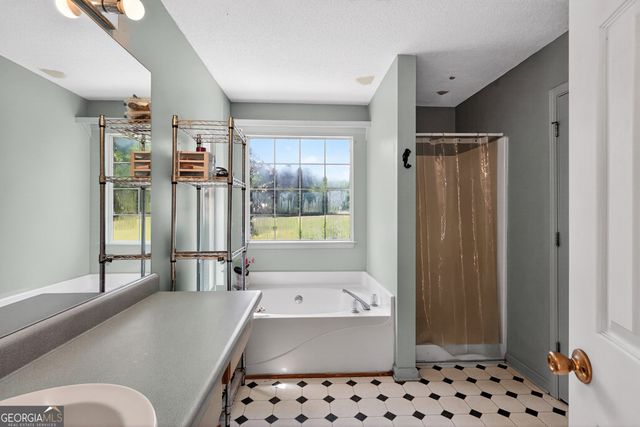 511 W Mcintosh Road, Brooks, GA 30205