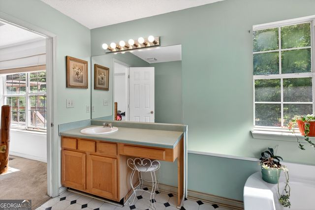 511 W Mcintosh Road, Brooks, GA 30205