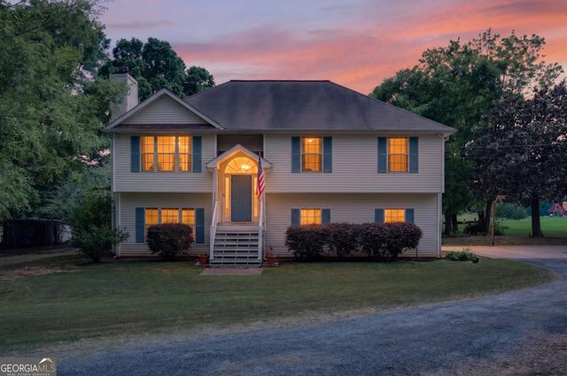 511 W Mcintosh Road, Brooks, GA 30205