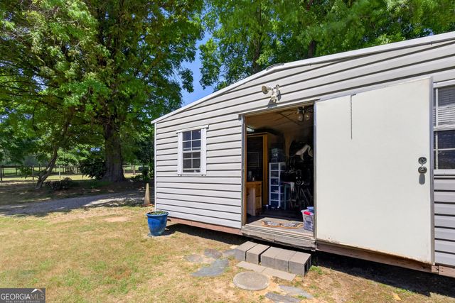 511 W Mcintosh Road, Brooks, GA 30205