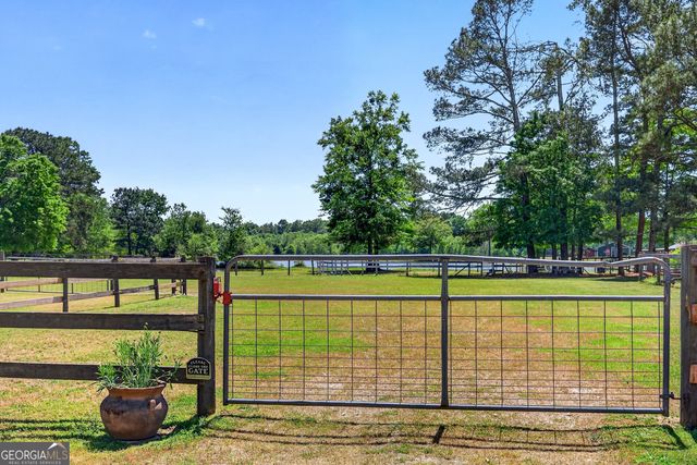 511 W Mcintosh Road, Brooks, GA 30205