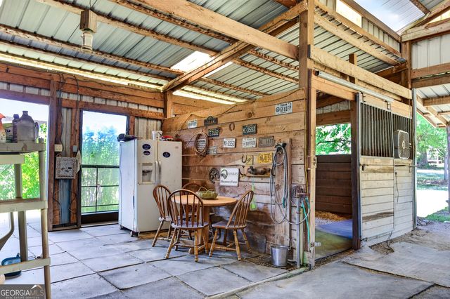 511 W Mcintosh Road, Brooks, GA 30205