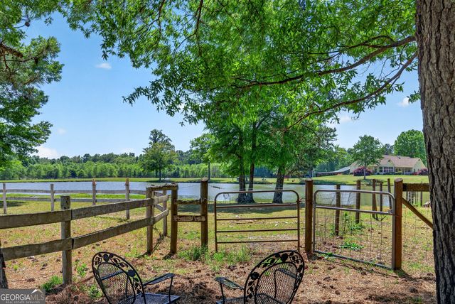 511 W Mcintosh Road, Brooks, GA 30205
