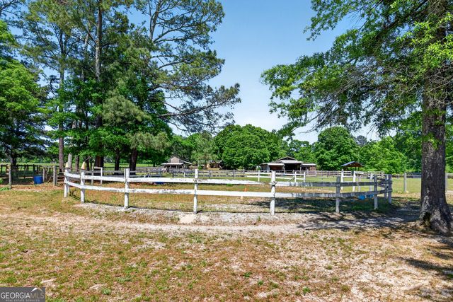 511 W Mcintosh Road, Brooks, GA 30205