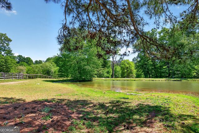 511 W Mcintosh Road, Brooks, GA 30205